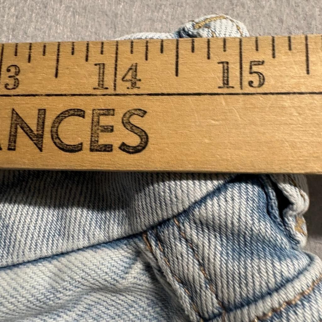 American Eagle Curvy Mom Jeans Womens 8 Short Light Wash Denim High Rise Strigid