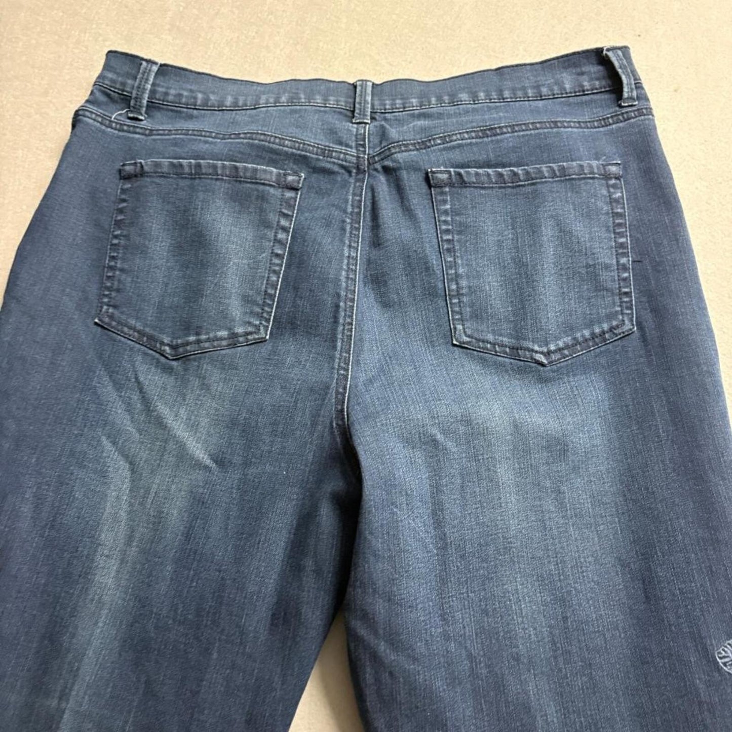 Gloria Vanderbilt Amanda Jeans Womens 18 Blue Denim Floral Embroidered Straight
