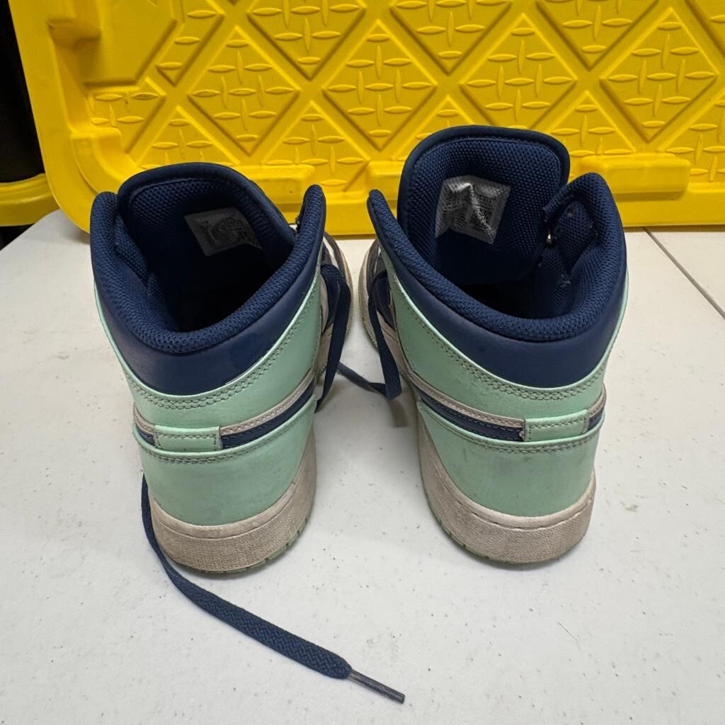 Nike Air Jordan 1 Mid GS Mystic Navy Mint Foam 554725-413 Size 6.5Y Sneakers