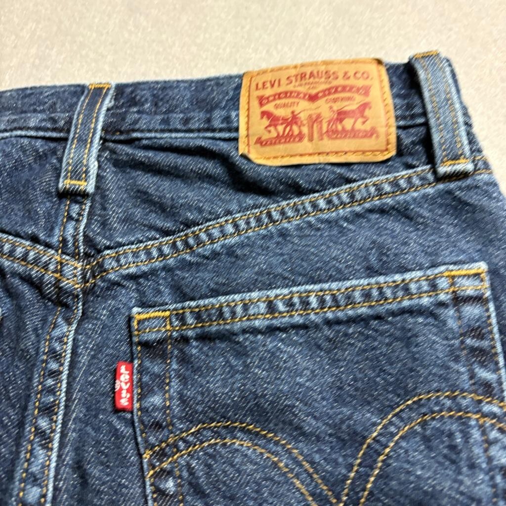 Levis High Waisted Mom Jeans Womens 26 Dark Wash Blue Denim Tapered Leg