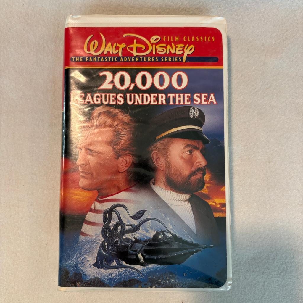 20000 Leagues Under the Sea VHS Walt Disney Film Classics Kirk Douglas Clamshell