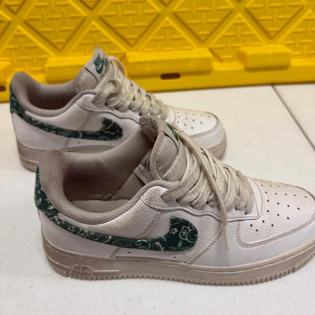 Nike Air Force 1 Low Green Paisley Womens Size 8 White Sneakers DH4406-102