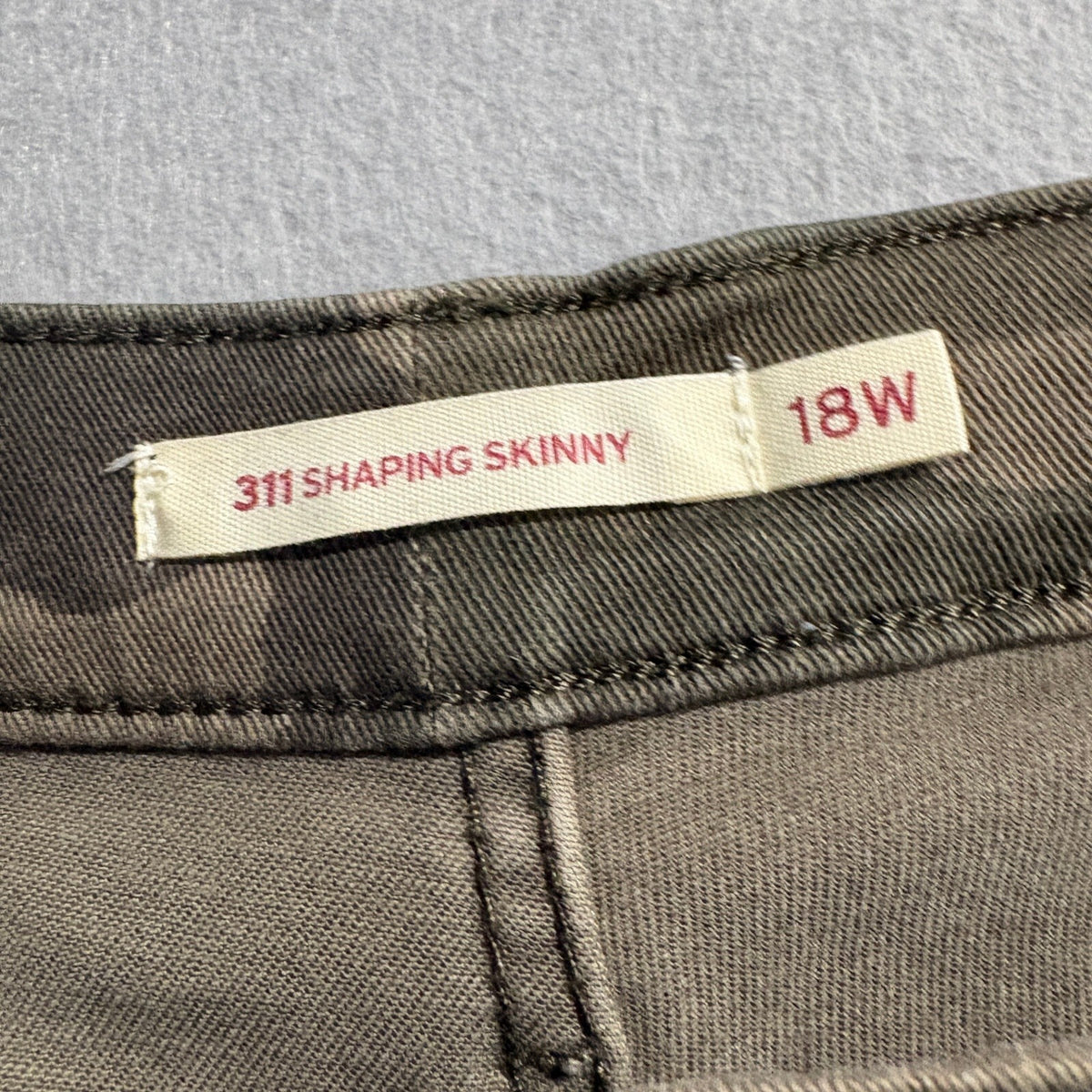 Levis 311 Shaping Skinny Jeans Womens 18W Camo Camouflage Stretch Denim
